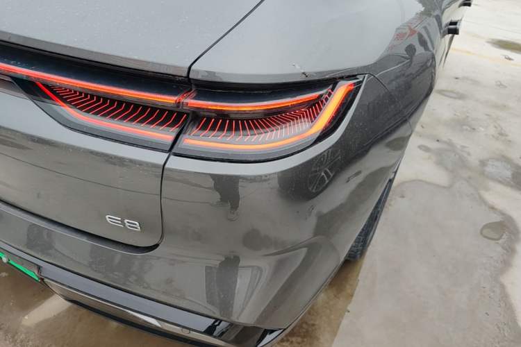 Used Geely Galaxy E8 2024 550 km Range Rear-Drive Dragon Edition Right Rear Taillight