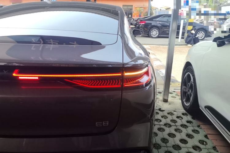 Used Geely Galaxy E8 2024 665 km Range Rear-Drive Starship Long-Range Version Right Rear Taillight