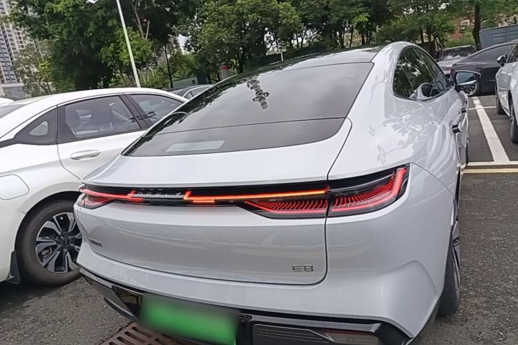 Used Geely Galaxy E8 2024 665 km Range Rear-Drive Starship Long-Range Version Right Rear Taillight