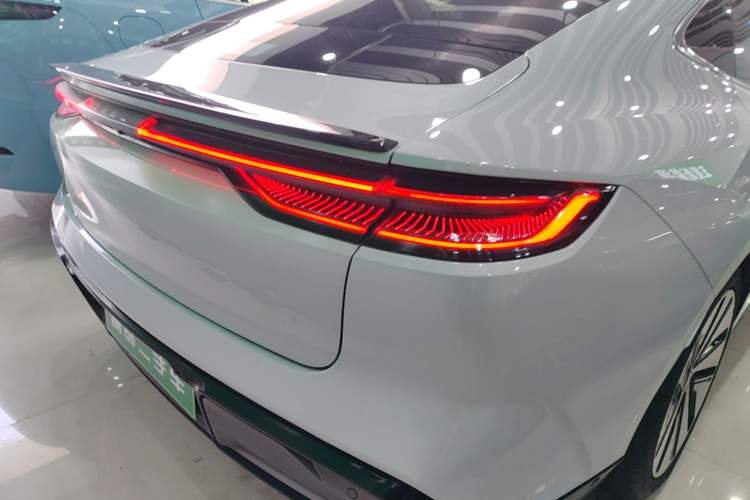 Used Geely Galaxy E8 2024 665 km Range Rear-Drive Starship Long-Range Version Right Rear Taillight