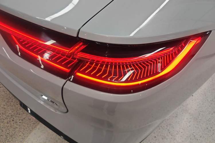 Used Geely Galaxy E8 2024 665 km Range Rear-Drive Starship Long-Range Version Right Rear Taillight