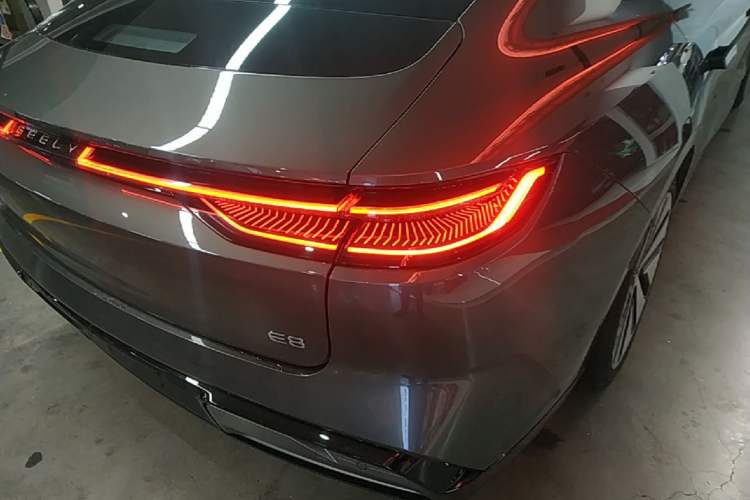 Used Geely Galaxy E8 2024 665 km Range Rear-Drive Starship Long-Range Version Right Rear Taillight