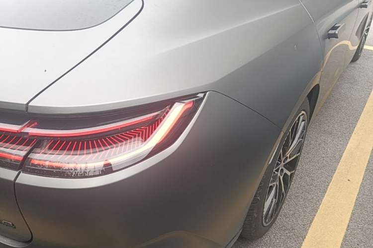 Used Geely Galaxy E8 2024 620 km All-Wheel-Drive Starship Performance Edition Right Rear Taillight