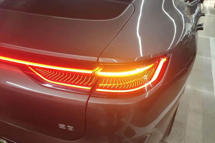 Used Geely Galaxy E8 2024 620 km All-Wheel-Drive Starship Performance Edition Right Rear Taillight