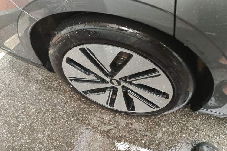 Used Geely Galaxy E8 2024 550 km Range Rear-Drive MAX Right Rear Wheel Hub