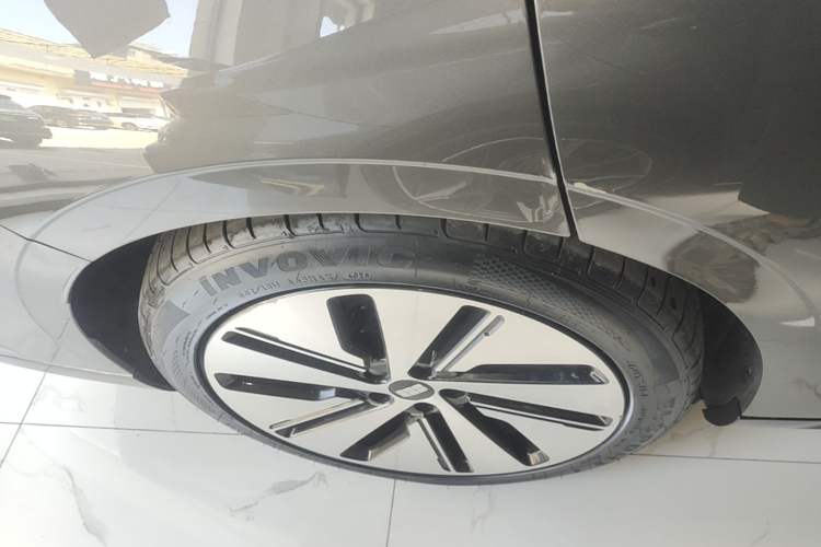 Used Geely Galaxy E8 2024 665 km Range Rear-Drive Starship Long-Range Version Right Rear Wheel Hub