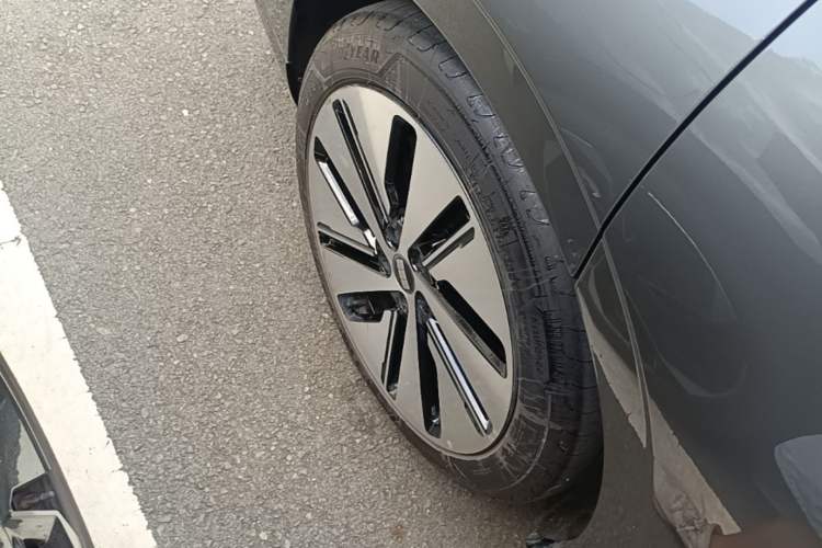 Used Geely Galaxy E8 2024 665 km Range Rear-Drive Starship Long-Range Version Right Rear Wheel Hub