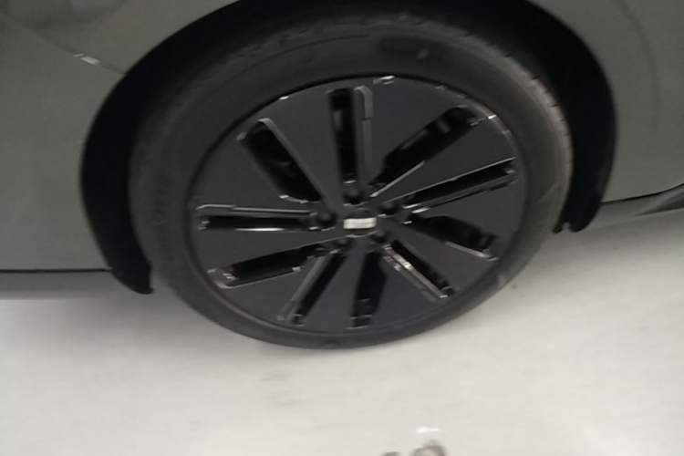 Used Geely Galaxy E8 2024 665 km Range Rear-Drive Starship Long-Range Version Right Rear Wheel Hub
