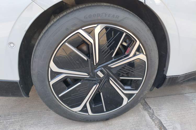 Used Geely Galaxy E8 2024 665 km Range Rear-Drive Starship Intelligent Driving Version Right Rear Wheel Hub