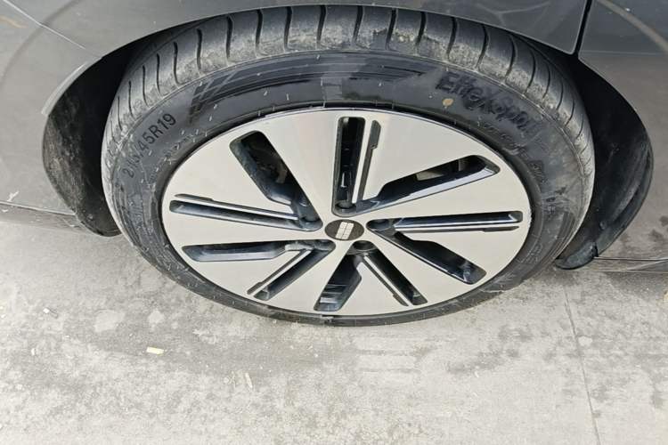 Used Geely Galaxy E8 2024 665 km Range Rear-Drive Starship Long-Range Version Right Rear Wheel Hub