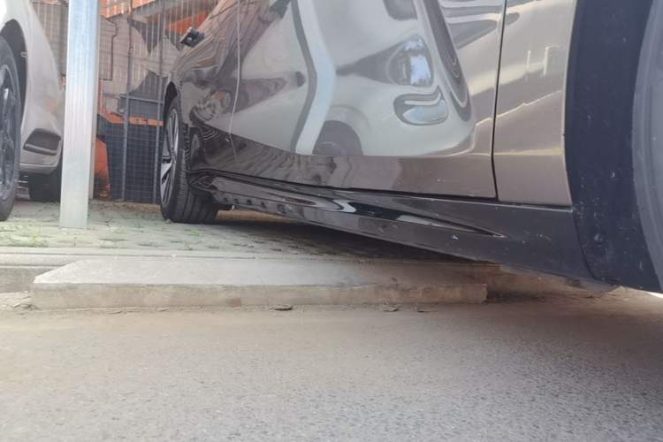 Used Geely Galaxy E8 2024 665 km Range Rear-Drive Starship Long-Range Version Right Side Sill