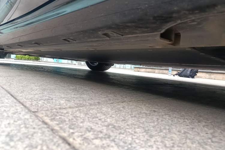 Used Geely Galaxy E8 2024 550 km Range Rear-Wheel-Drive PRO Right Side Sill