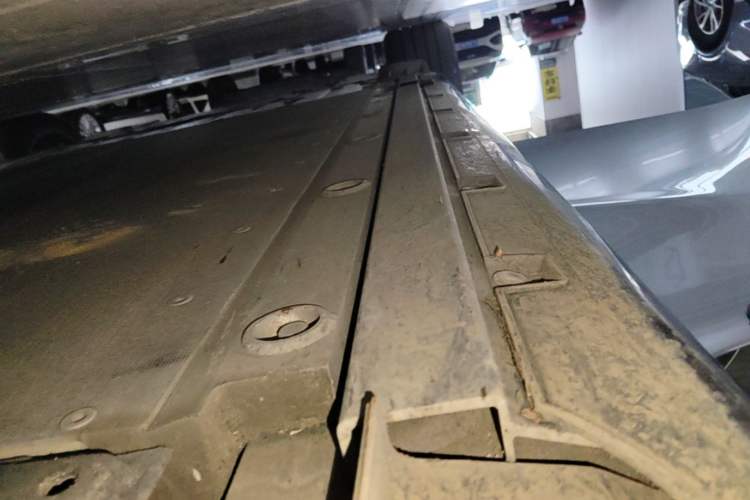 Used Geely Galaxy E8 2024 550 km Range Rear-Drive MAX Right Side Sill