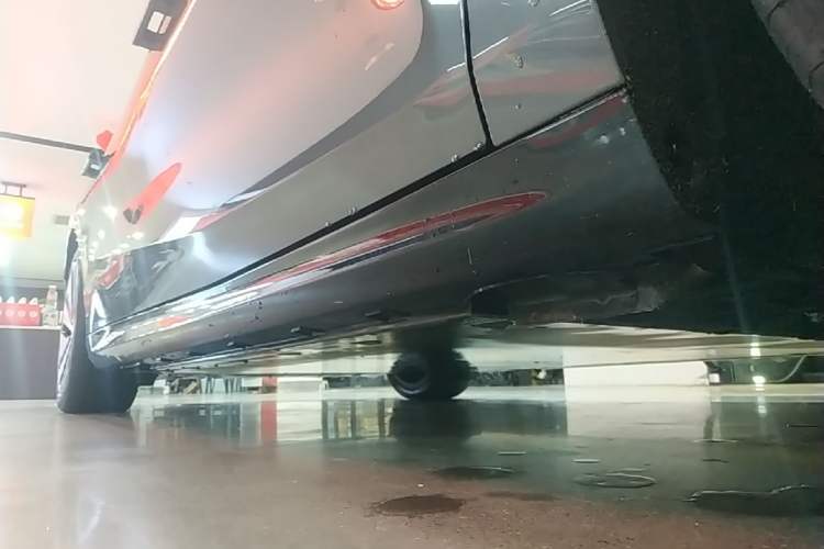 Used Geely Galaxy E8 2024 665 km Range Rear-Drive Starship Long-Range Version Right Side Sill