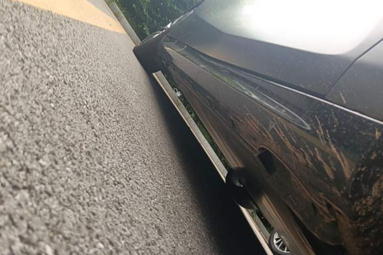 Used Geely Galaxy E8 2024 620 km All-Wheel-Drive Starship Performance Edition Right Side Sill