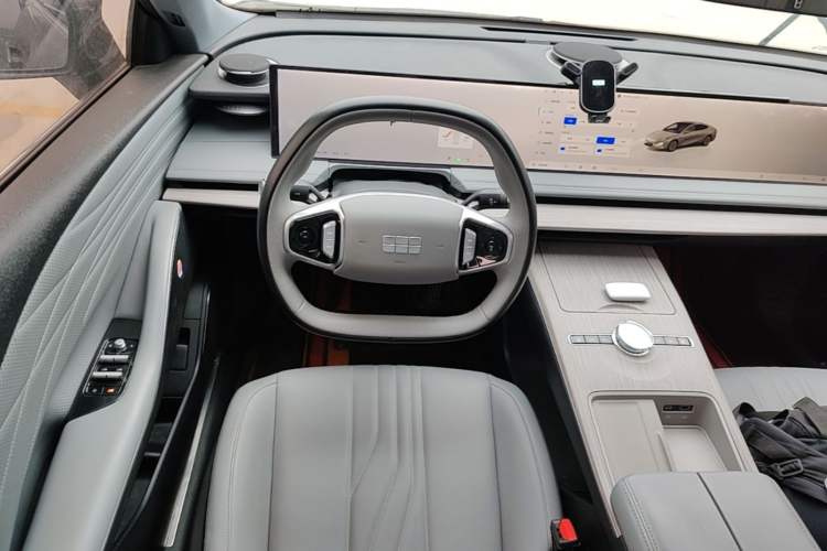 Used Geely Galaxy E8 2024 550 km Range Rear-Drive Dragon Edition Steering Wheel