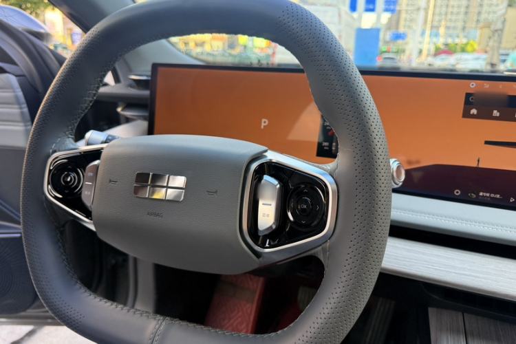 Used Geely Galaxy E8 2024 550 km Range Rear-Wheel-Drive PRO Steering Wheel