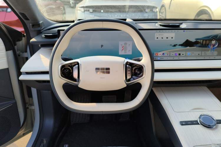 Used Geely Galaxy E8 2024 665 km Range Rear-Drive Starship Intelligent Driving Version Steering Wheel