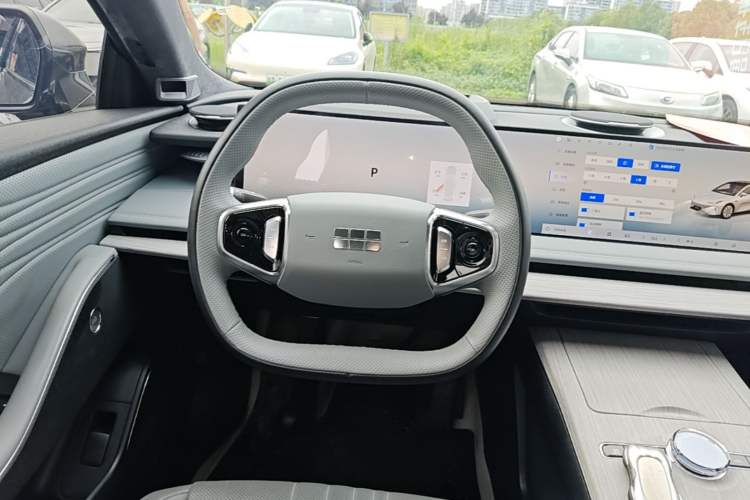 Used Geely Galaxy E8 2024 665 km Range Rear-Drive Starship Long-Range Version Steering Wheel