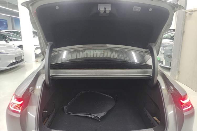 Used Geely Galaxy E8 2024 665 km Range Rear-Drive Starship Long-Range Version Trunk