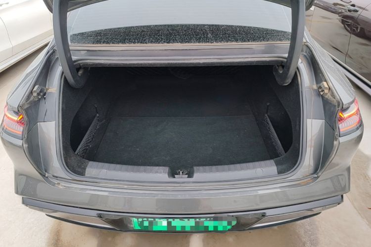 Used Geely Galaxy E8 2024 550 km Range Rear-Drive Dragon Edition Trunk