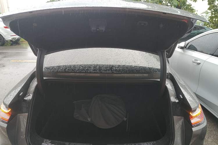 Used Geely Galaxy E8 2024 550 km Range Rear-Drive MAX Trunk