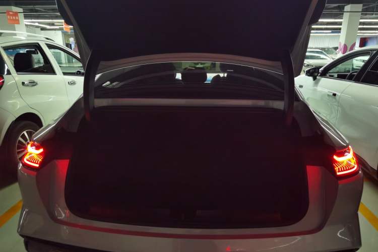 Used Geely Galaxy E8 2024 665 km Range Rear-Drive Starship Long-Range Version Trunk
