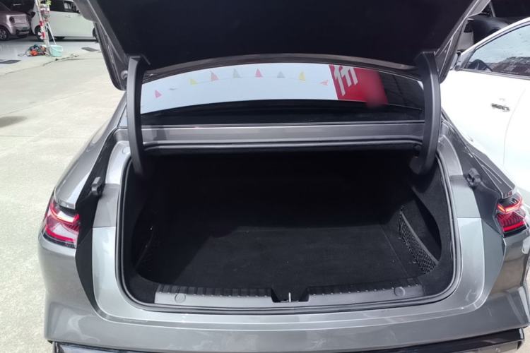 Used Geely Galaxy E8 2024 550 km Range Rear-Drive Dragon Edition Trunk