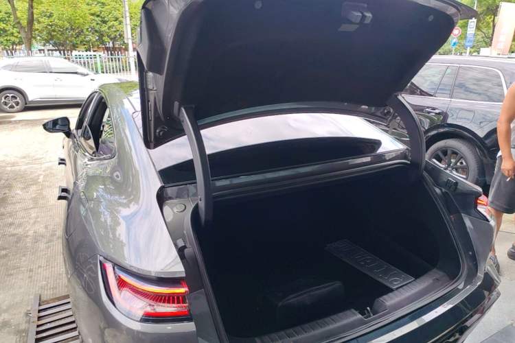 Used Geely Galaxy E8 2024 550 km Range Rear-Drive Dragon Edition Trunk