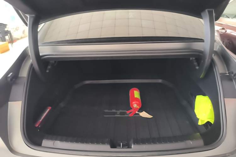 Used Geely Galaxy E8 2024 620 km All-Wheel-Drive Dragon Edition Trunk
