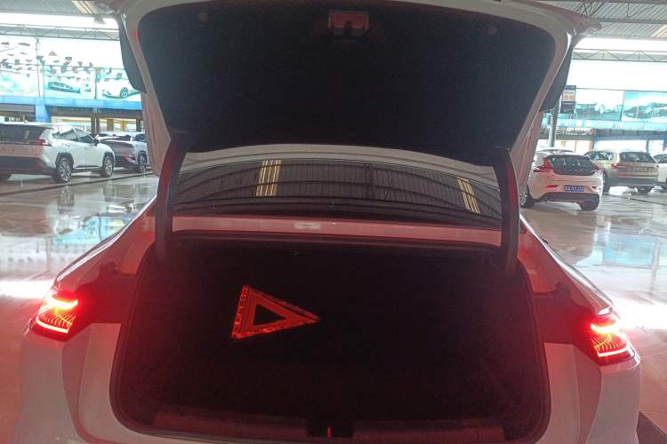 Used Geely Galaxy E8 2024 550 km Range Rear-Wheel-Drive PRO Trunk