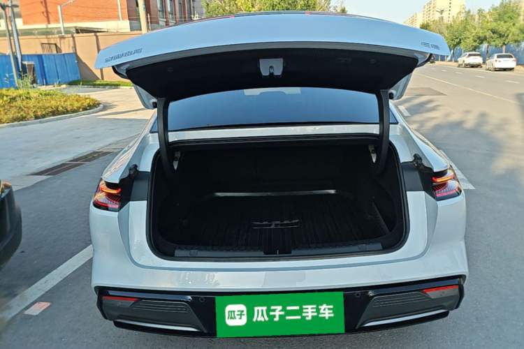 Used Geely Galaxy E8 2024 665 km Range Rear-Drive Starship Long-Range Version Trunk