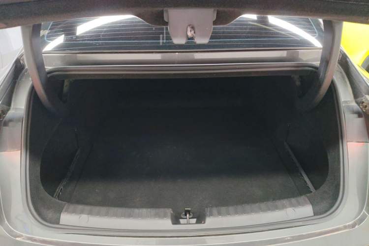 Used Geely Galaxy E8 2024 550 km Range Rear-Drive Dragon Edition Trunk