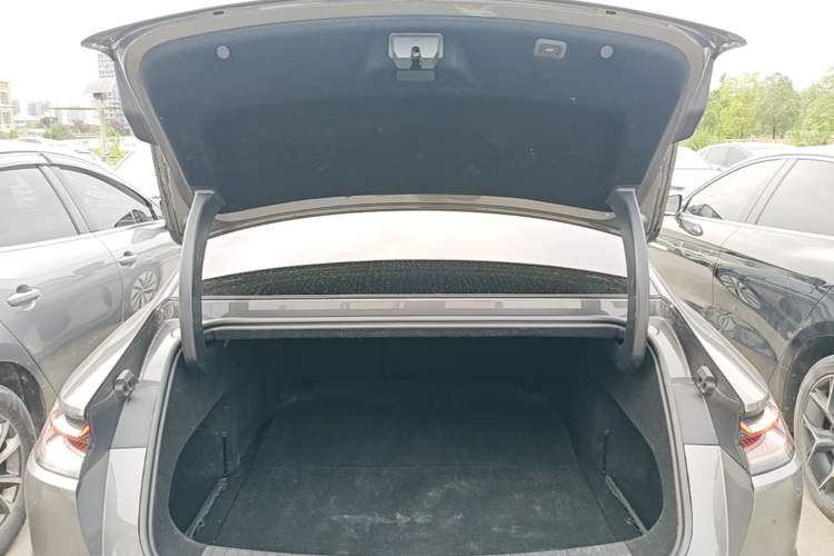 Used Geely Galaxy E8 2024 665 km Range Rear-Drive Starship Long-Range Version Trunk