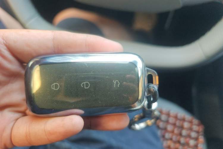 Used Geely Galaxy E8 2024 550 km Range Rear-Wheel-Drive PRO Vehicle Key