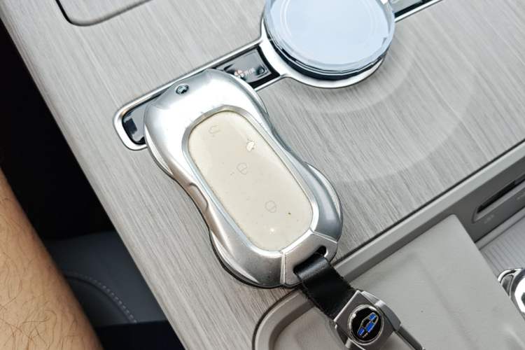 Used Geely Galaxy E8 2024 665 km Range Rear-Drive Starship Long-Range Version Vehicle Key