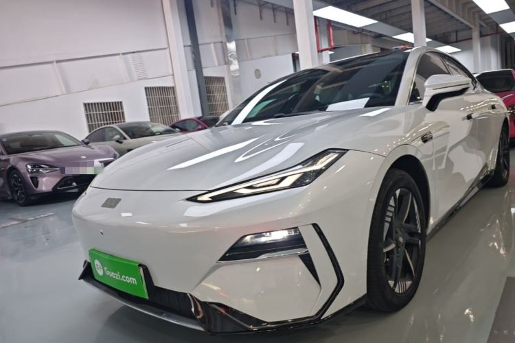 Geely Galaxy E8 2024 550 km Range Rear-Wheel-Drive PRO