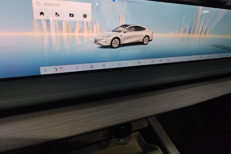 Used Geely Galaxy E8 2024 665 km Range Rear-Drive Starship Long-Range Version Audio And AC Panel