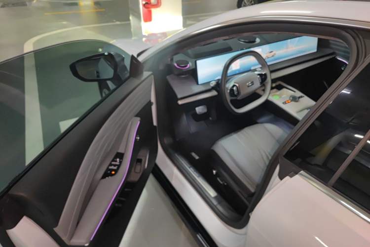 Used Geely Galaxy E8 2024 665 km Range Rear-Drive Starship Long-Range Version Driver Seat