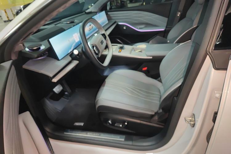 Used Geely Galaxy E8 2024 665 km Range Rear-Drive Starship Long-Range Version Left Front Seat