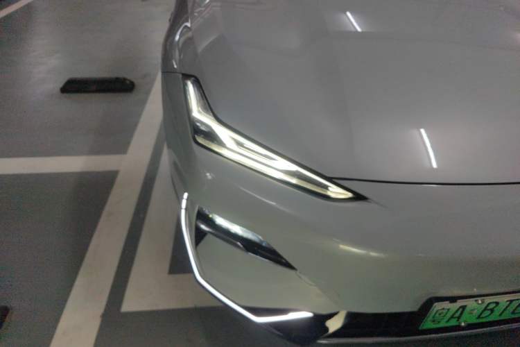 Used Geely Galaxy E8 2024 665 km Range Rear-Drive Starship Long-Range Version Right Front Headlight