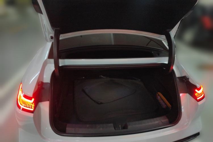 Used Geely Galaxy E8 2024 665 km Range Rear-Drive Starship Long-Range Version Trunk