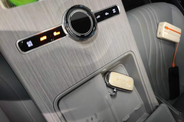 Used Geely Galaxy E8 2024 665 km Range Rear-Drive Starship Long-Range Version Vehicle Key