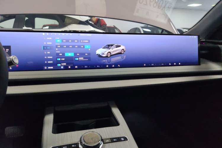 Used Geely Galaxy E8 2024 665 km Range Rear-Drive Starship Long-Range Version Audio And AC Panel