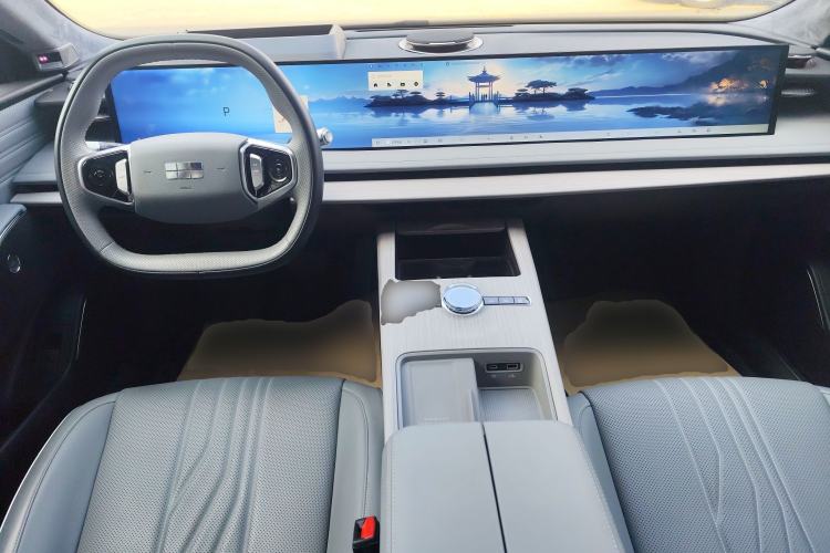 Used Geely Galaxy E8 2024 665 km Range Rear-Drive Starship Long-Range Version Center Console