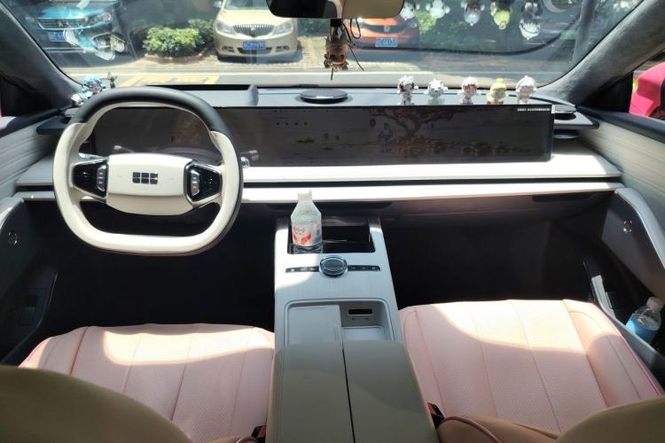 Used Geely Galaxy E8 2024 550 km Range Rear-Drive MAX Center Console