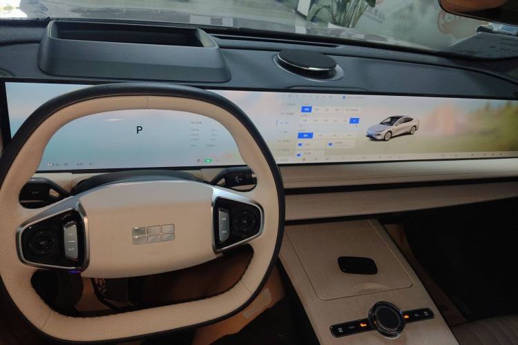 Used Geely Galaxy E8 2024 665 km Range Rear-Drive Starship Long-Range Version Center Console