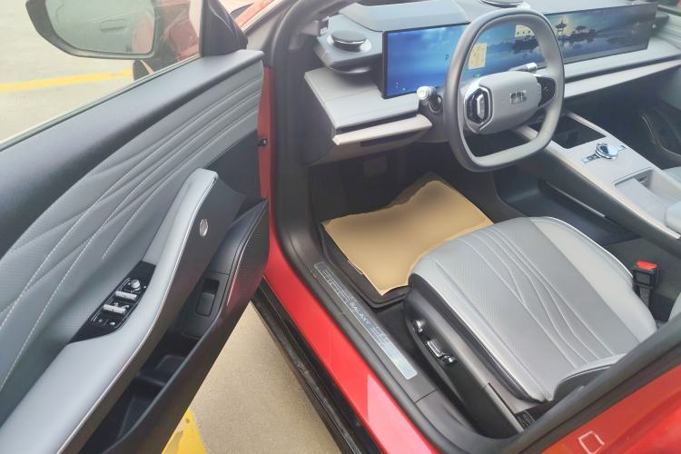 Used Geely Galaxy E8 2024 665 km Range Rear-Drive Starship Long-Range Version Driver Seat