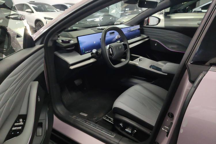 Used Geely Galaxy E8 2024 665 km Range Rear-Drive Starship Long-Range Version Driver Seat