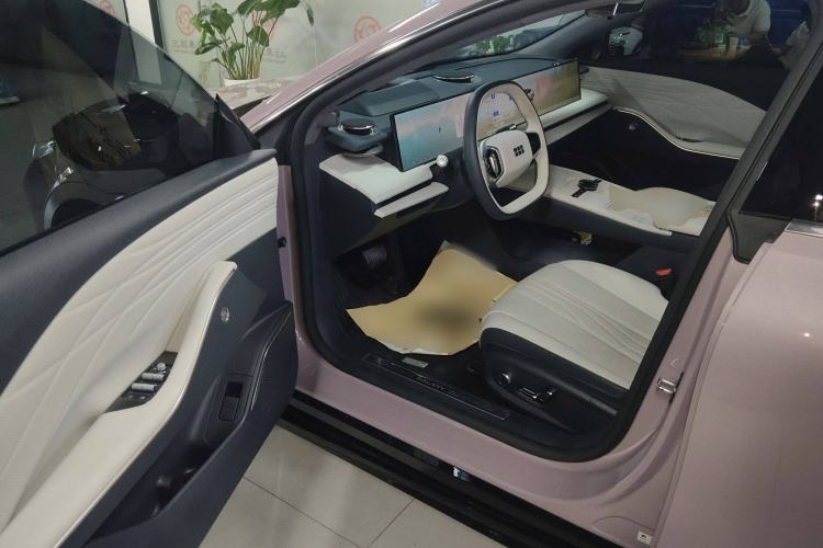 Used Geely Galaxy E8 2024 665 km Range Rear-Drive Starship Long-Range Version Driver Seat